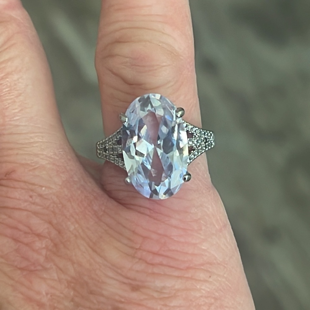 Sparkling Statement Ring. - Picture 4 of 8